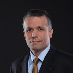 Retrato de  Óscar Landerretche