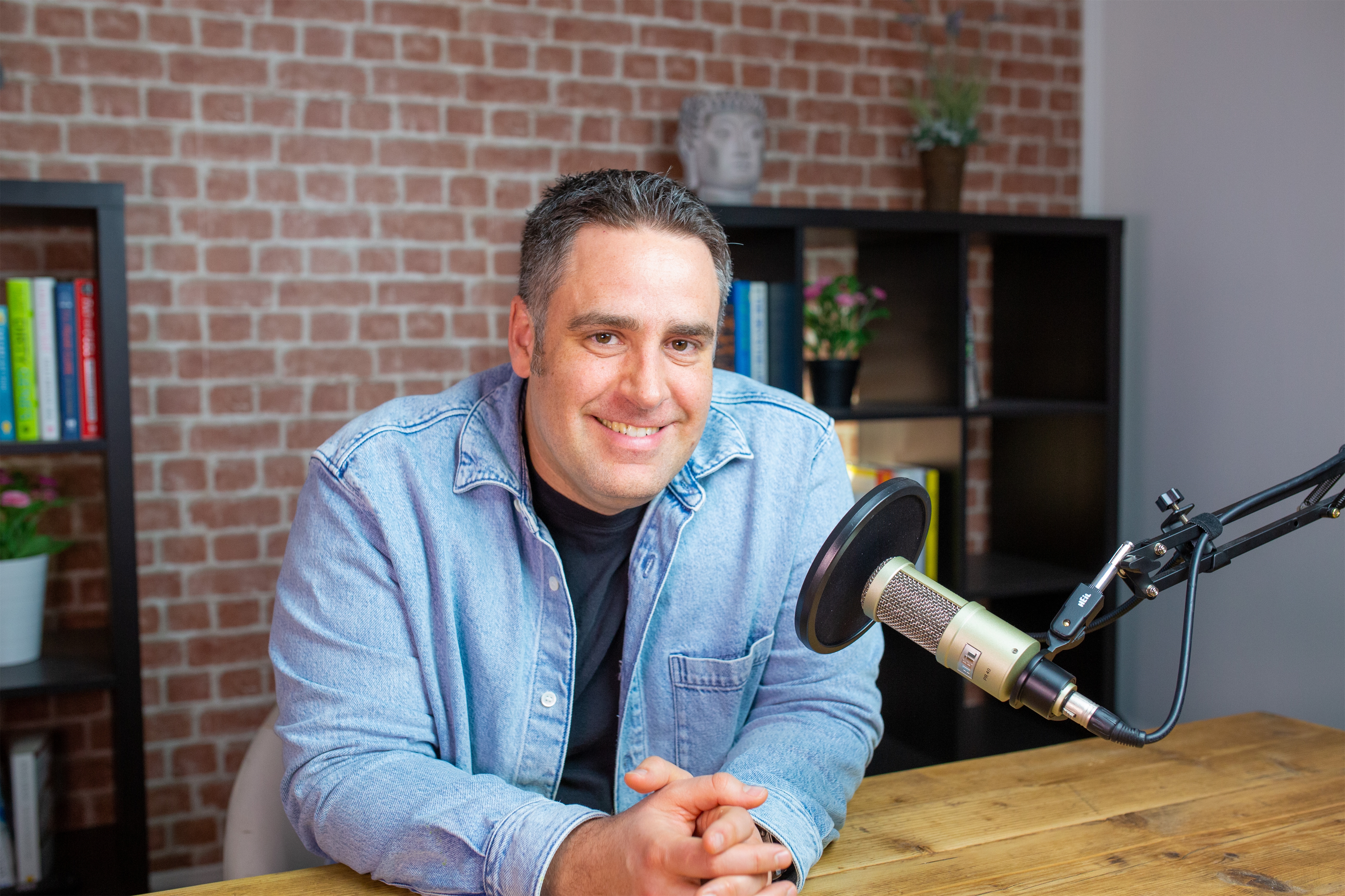 Retrato de  Alex Howard