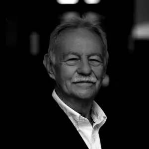 Retrato de Eduardo Mendoza