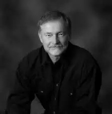 Retrato de Erik Larson