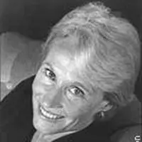 Retrato de  Rosamund Stone