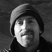 Retrato de Bradley Mayhew