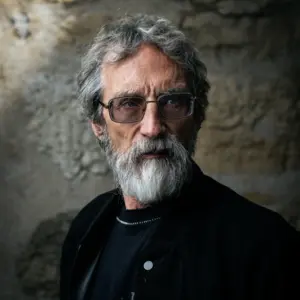 Retrato de John Howe